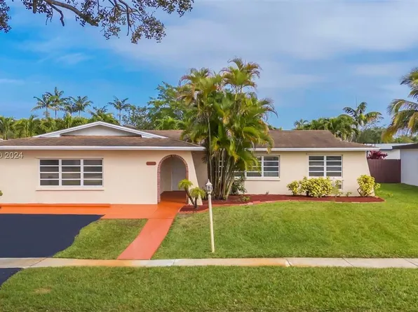 11141 Taft St, Pembroke Pines, FL 33026