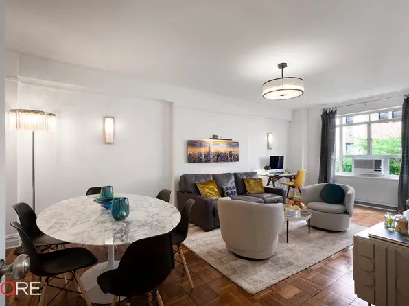 25 Central Park West image 2 of 11