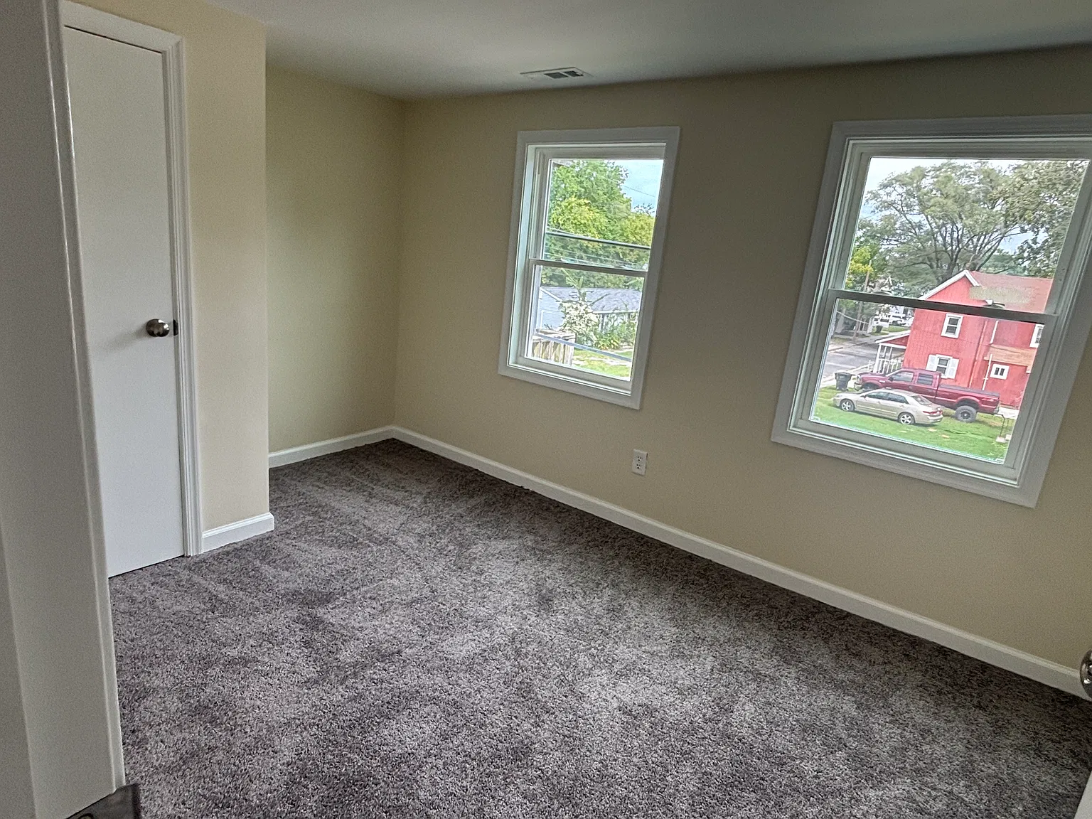 3 bed, 800 sqft, $1,300 — Photo 4