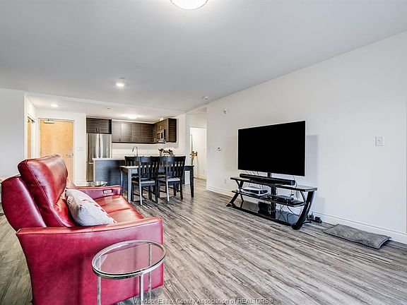 4th image of 1675 Banwell Rd #402