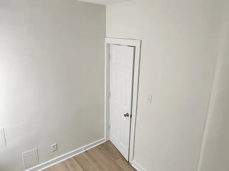 2525 W Lyndale St #2F — Photo 13