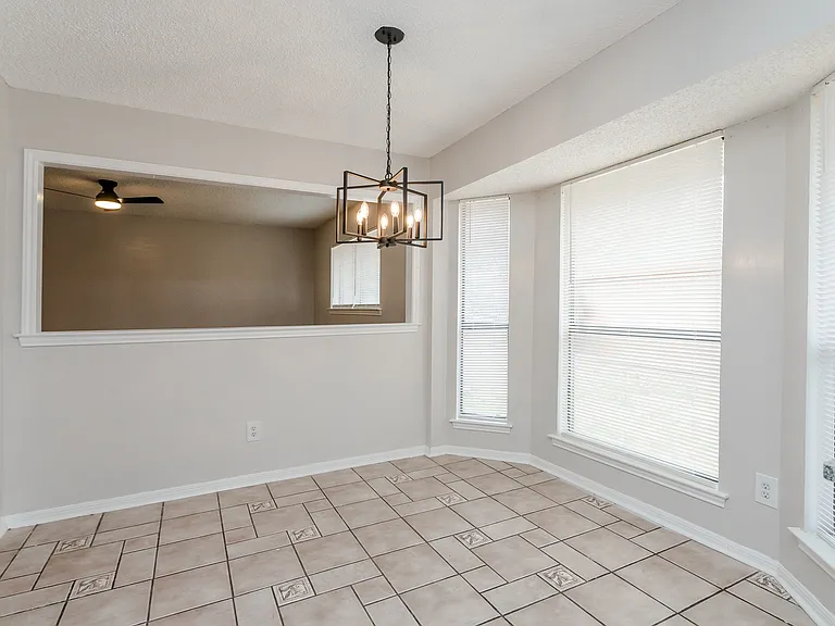 4617 Olympia Dr — Photo 28
