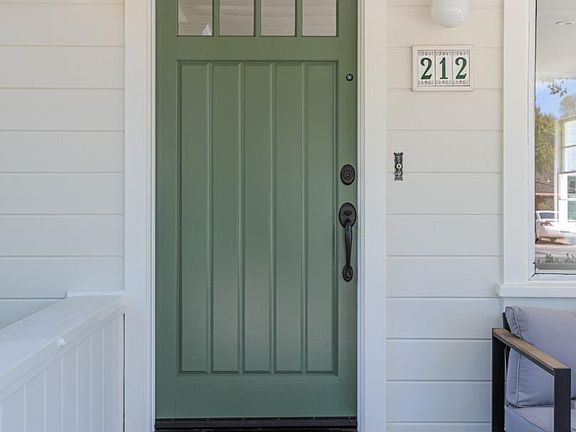 4th image of 212 Santa Margarita Ave