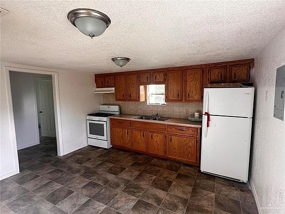 3rd image of 811 Anaquitas St