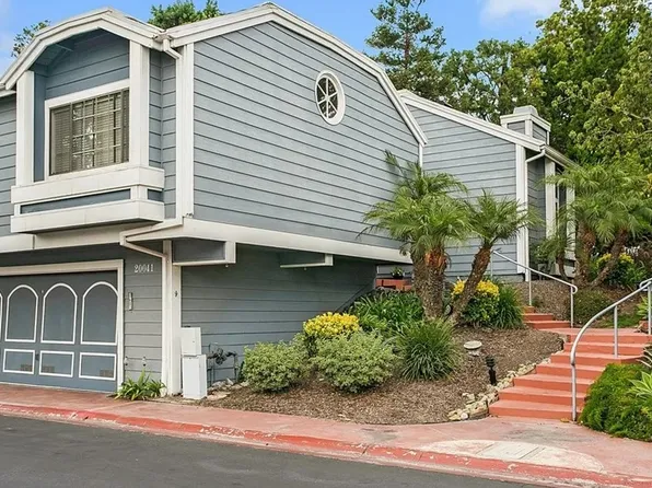 20041 Waterford Ln, Huntington Beach, CA 92646