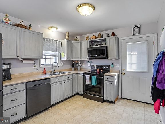 5th image of 11295 Greg Ave