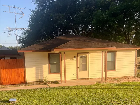 2611 Center St, Waller, TX 77484
