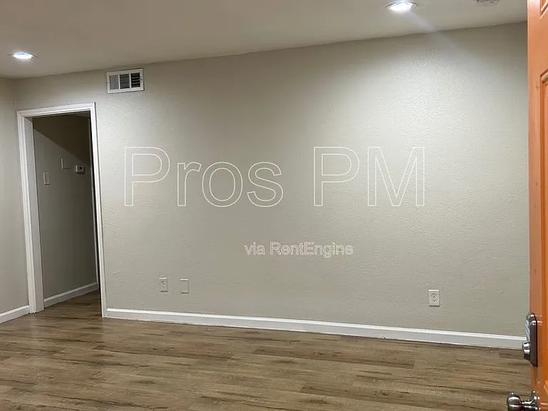 Reiger Park Apartments — Photo 19