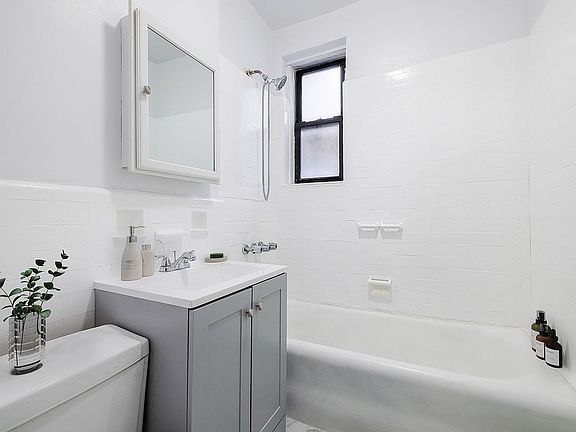 4th image of 13639 41st Ave APT 2C