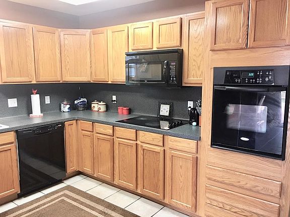 2nd image of 916 Oak Ave