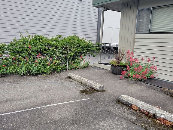 3rd image of 3021 21st Ave W APT 101