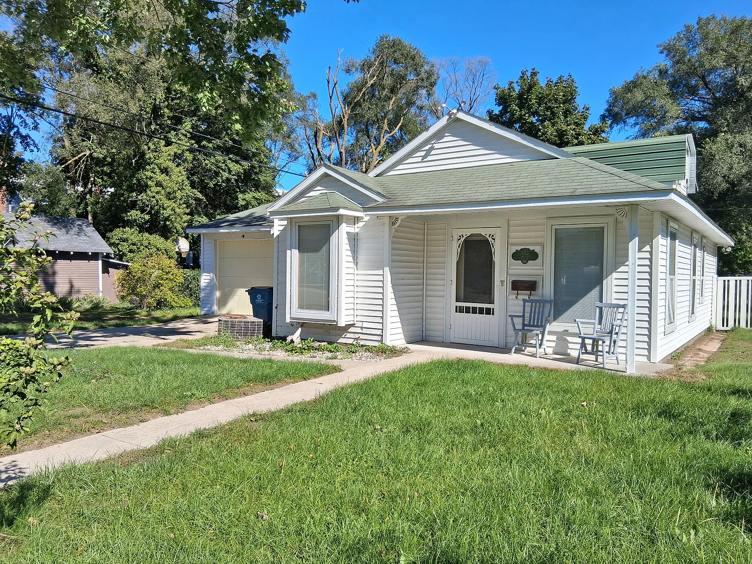 2 bed, 990 sqft, $1,500 — Photo 2