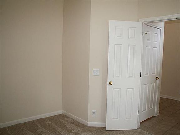 2nd image of 3961 Lord Byron Cir