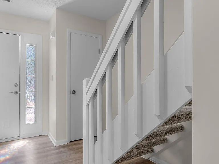 5036 Glenwood Way — Photo 7