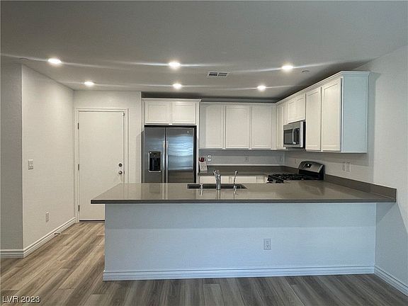 4th image of 10719 Burton Ave