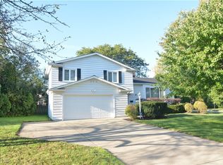 1942 Edenhall Dr, Lyndhurst, OH