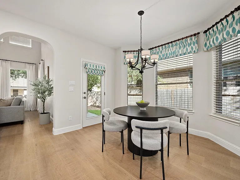 8620 Alophia Dr — Photo 12