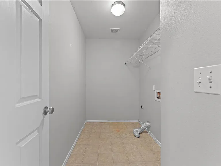 315 S 34th Pl — Photo 38
