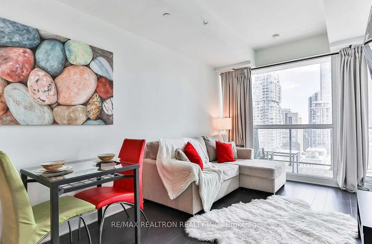 The Bond Condos — Photo 2