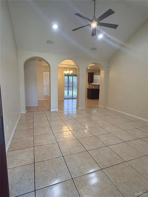3 bed, 2.0 bath, 1198 sqft, $1,425 — Photo 3
