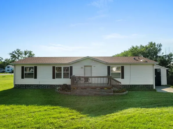 200 Pleasant Ave N, Surrey, ND 58785