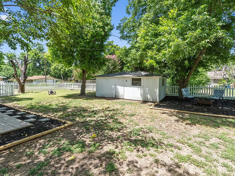 308 Alva St — Photo 30