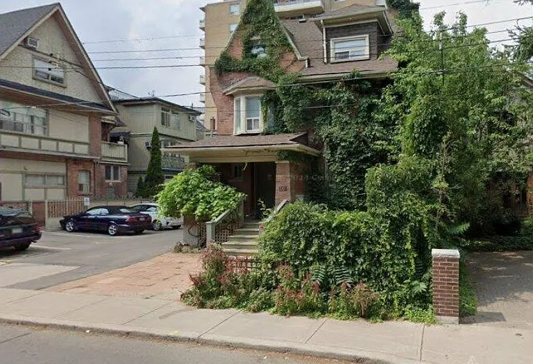 55 Spadina Rd #LOWER LEVEL — Photo 1