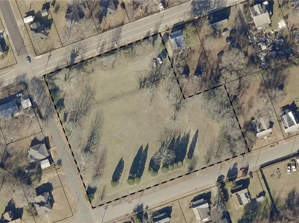 1305 Carolina Ave, Eden, NC 27288