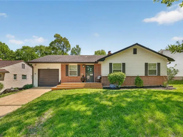 8117 Summit St, Kansas City, MO 64114
