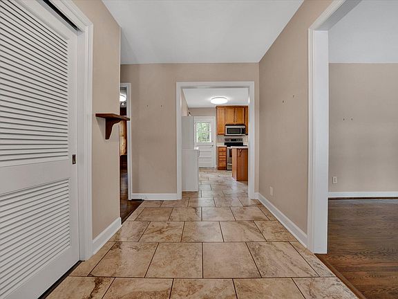 5th image of 3163 Tomaranne Dr