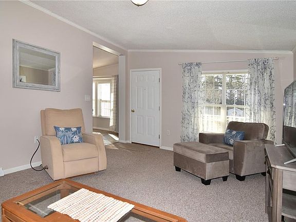 3rd image of 31 Pitch Pine Pl