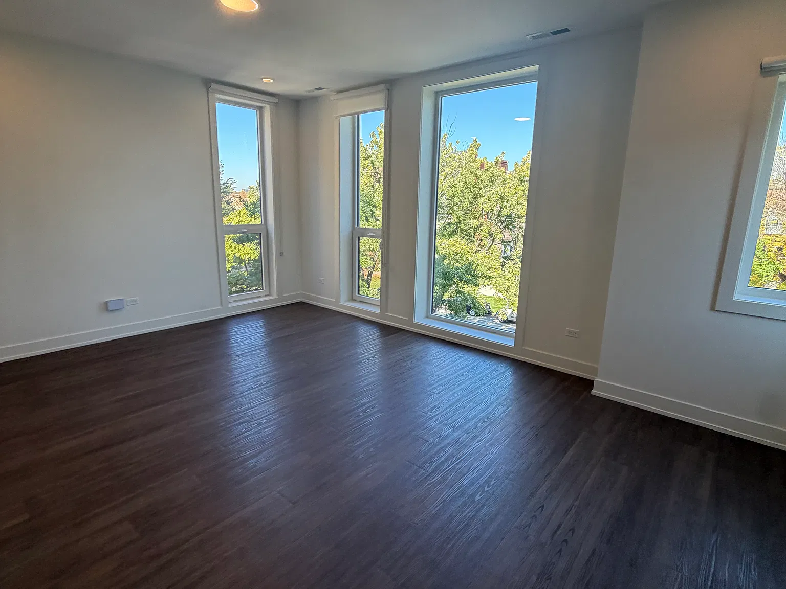 3 bed, $2,995 — Photo 4
