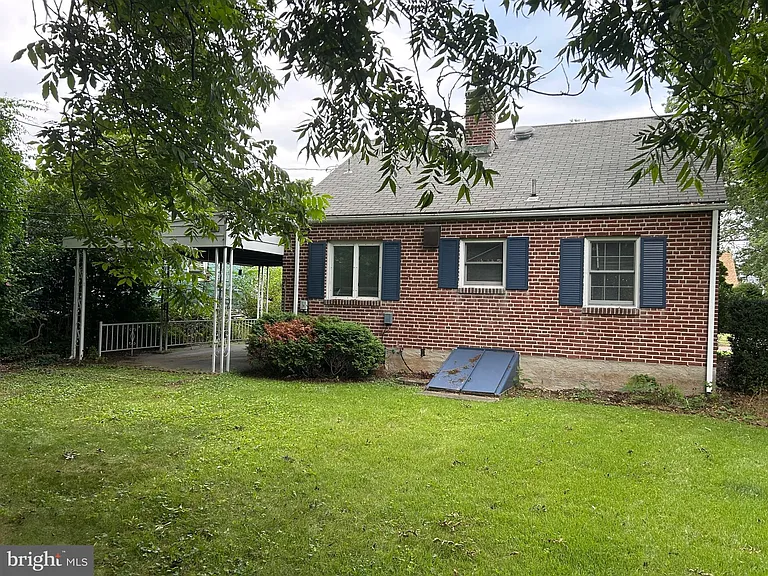 955 Terrace Ln — Photo 18