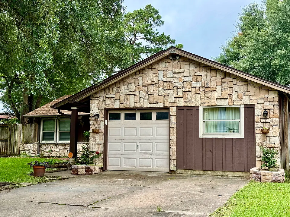 825 Carolina Dr