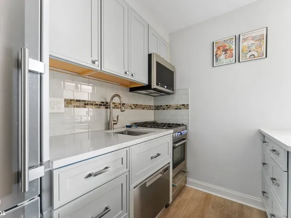 11 Riverside Drive image 3 of 11