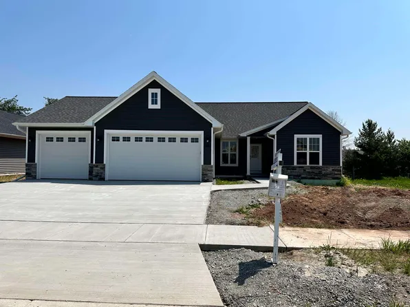 1420 Crossroads Dr, De Pere, WI 54115