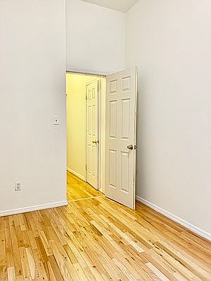 4th image of 121 E 90th St APT 1B