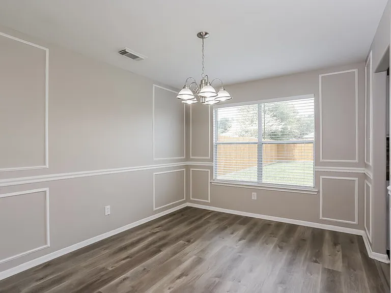 2431 Fox River Ln — Photo 6