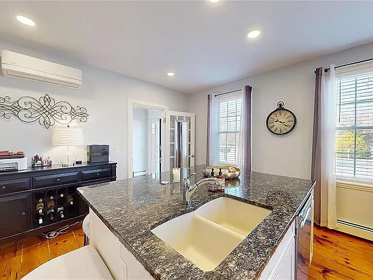 1 bed, 750 sqft, $1,800 — Photo 3