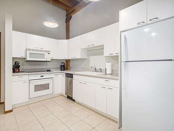 3rd image of 104 N Harbor Dr Unit 110