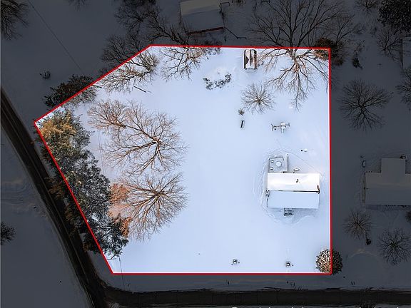3rd image of 1881 Cliff Dr