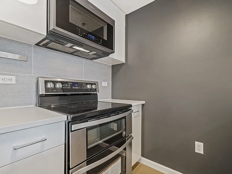102 Christopher Columbus Dr #402 — Photo 6