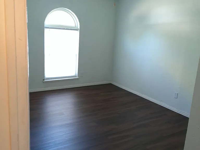 5809 Maiden Ln — Photo 10