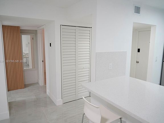 5th image of 510 W Park Dr APT 105