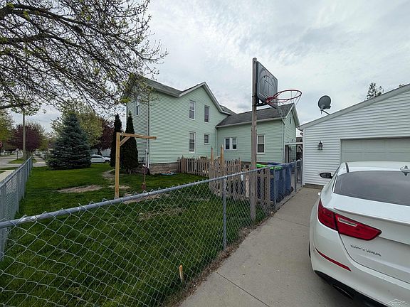 5th image of 800 S Warner St