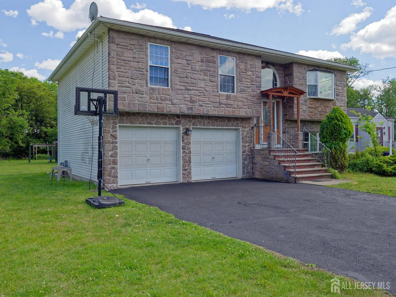 3 bed, 2.0 bath, 1984 sqft, $4,200 — Photo 4