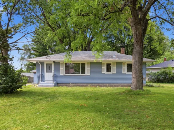 821 Sterling St N, Maplewood, MN 55119