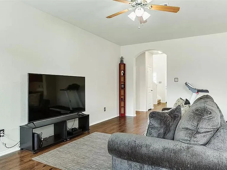 1402 Bent Grass Dr — Photo 8