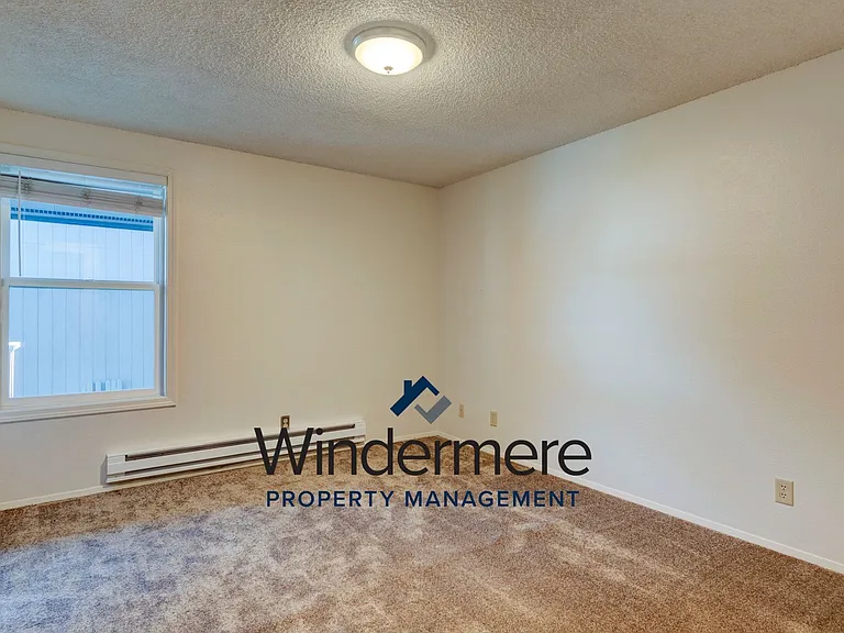 M0646-Prairie Village - 304 N. Main St — Photo 9