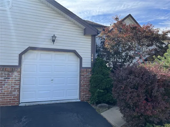 1444 Lexington Dr, Lawrence, PA 15055